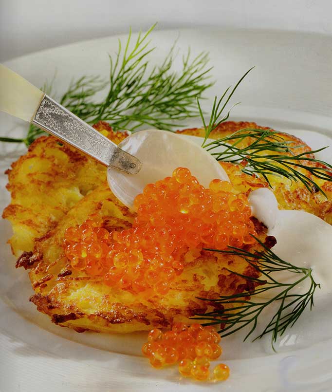 Potetpannekaker med fløte og kaviar