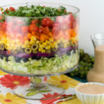 salatka-warstwowa-salata-oliwki-kukurydza-papryka-pomidorki-300×213